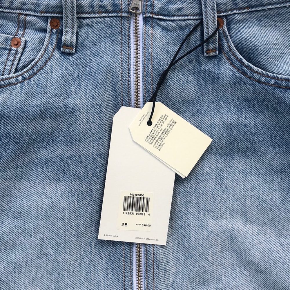 ๐Denim Leviโs skirt decon zip through - Picture 9 of 10